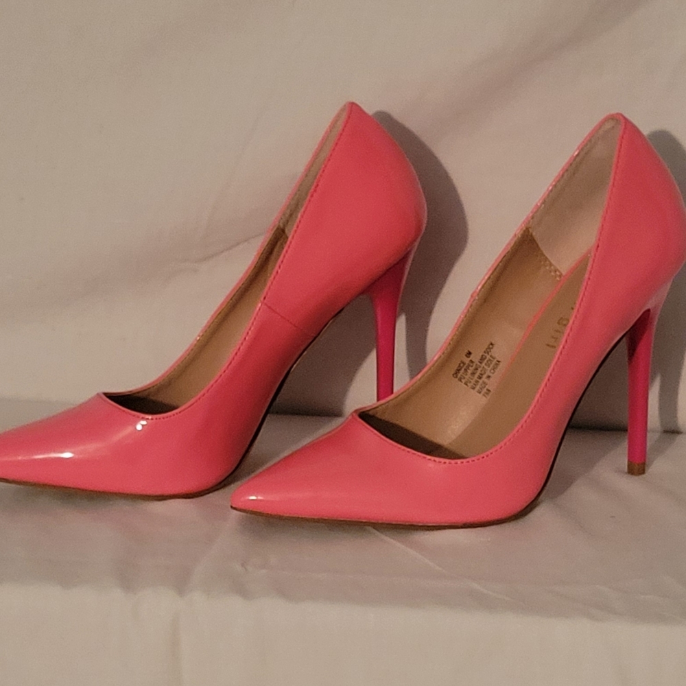 *NEW* Madden Girl Ohnice hot pink pumps